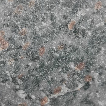 Granat Jadeit gepunktet