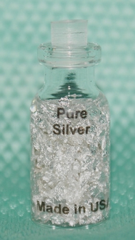 Glassfläschchen mit Silber
