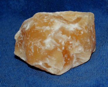 Orangencalcit