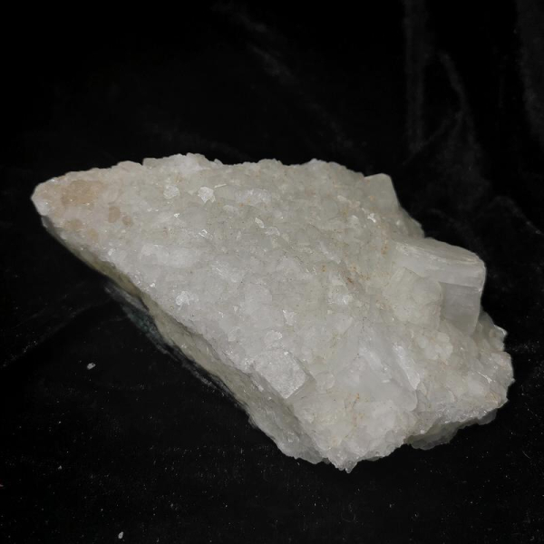 Apophyllit auf Basalt