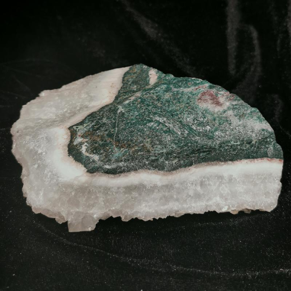 Apophyllit auf Basalt