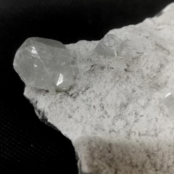 Apophyllit auf Zeolith