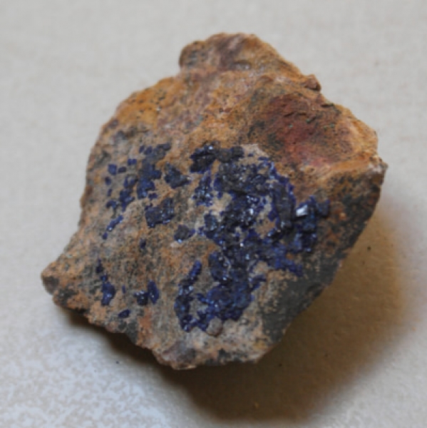 Erzgestein mit Azurit