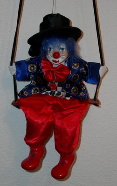 Porzellan Clown auf Schaukel